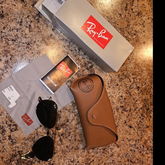 Ray Ban Aviator Sun Glasses - Picture 3 of 4